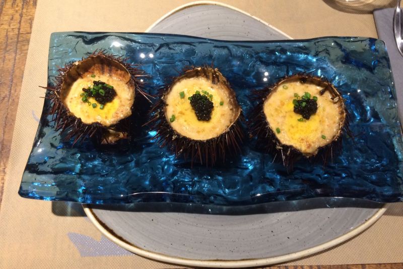 erizo de mar gratinado al cava con caviar